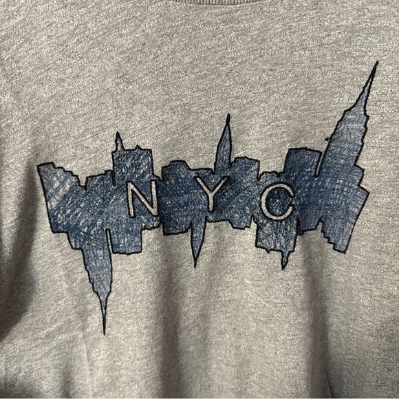 Abercrombie & Fitch Muscle Gray T-Shirt single stitch w/ NYC skyline embroidery - Picture 1 of 16